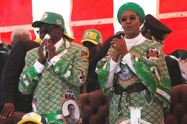 Robert Mugabe y su esposa Zimbabue