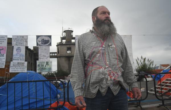 Juan Miguel Carollo, membro e organizador da acampada protesta no Concello de Vigo