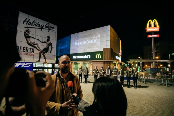 Igualdad Animal lanza la campaña McCrueldad