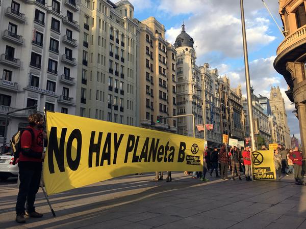extinction rebellion madrid gran via
