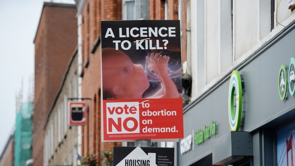 Cartel de propaganda del "no" al aborto en Irlanda