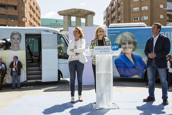 Cifuentes y Aguirre en un mitin ante las elecciones de 2015 2