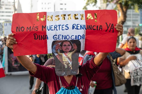 Protestas contra Dina Boluarte por el asesinato de manifestantes durante la revuelta iniciada en diciembre de 2022.