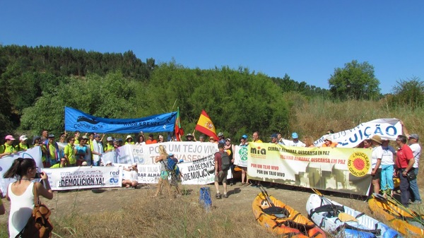 Activistas antinucleares y proTajo en julio de 2016