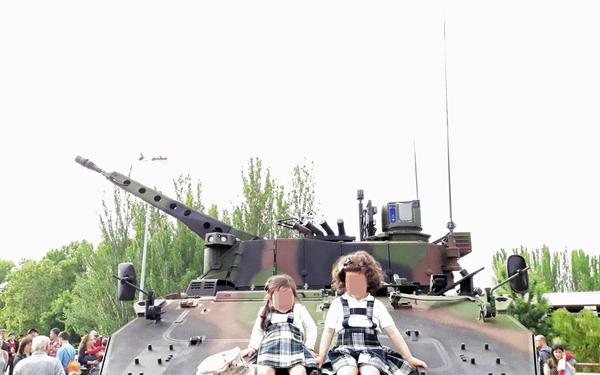 Niñas en tanque