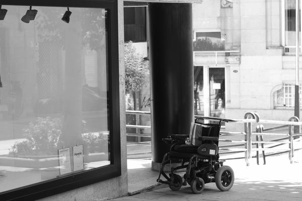 Silla de ruedas fachada.