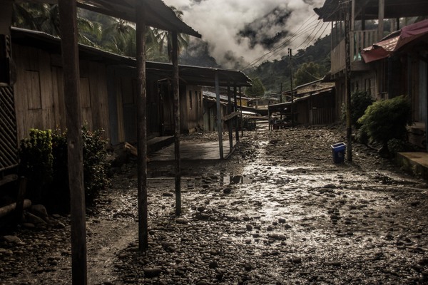 Comunidad en el río Tamaná / Rodrigo Grajales