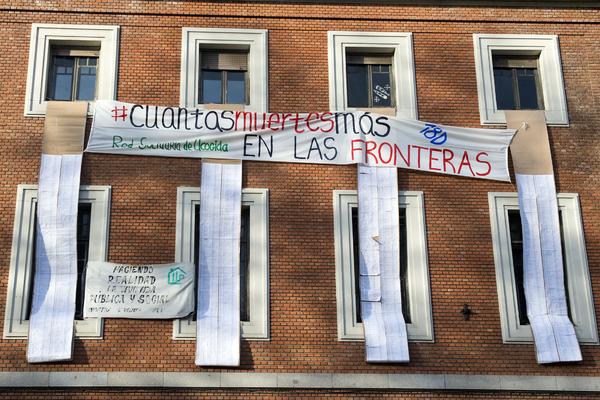 Acción Cuantas muertes más Ingobernable fachada