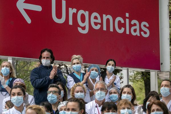 Puerta del Hospital Jiménez Díaz