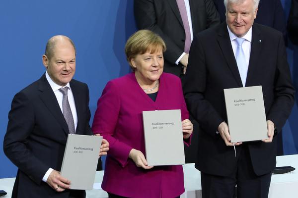 OLAF SCHOLZ Merkel