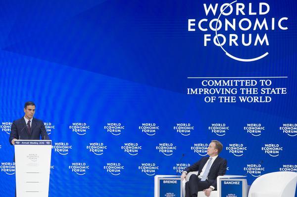 El presidente del Gobierno, Pedro Sánchez, durante su intervención en la sesión especial ‘España y el mundo’ del Foro Económico Mundial de Davos en enero de 2019