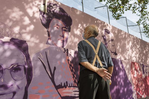 Reconstrucción del mural feminista de La Concepción en Ciudad Lineal, Madrid - 10