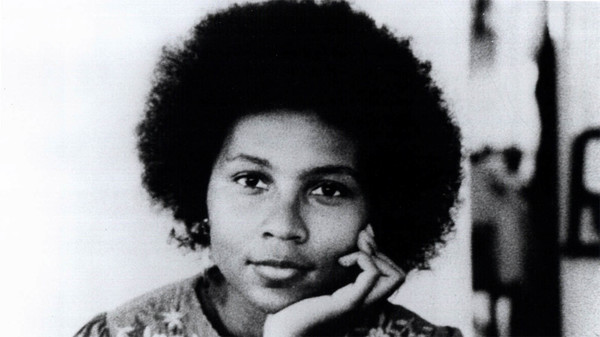 La investigadora bell hooks