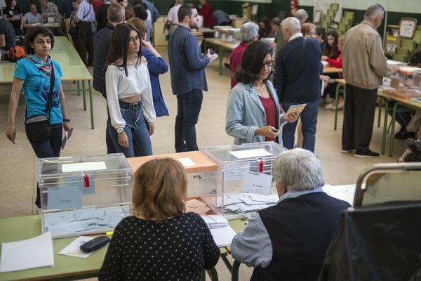 Mañana electoral colegio Aluche