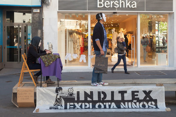 Inditex (ZARA) explota niños, Santiago de Compostela, Galicia
