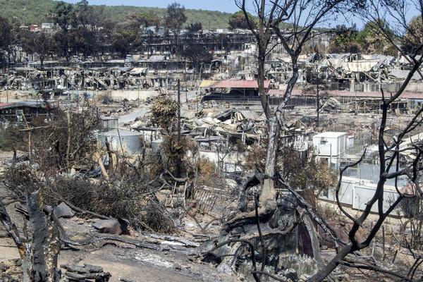 Campamento de Moria incendiado - 13