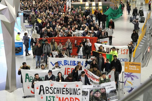 Concentración Frankfurt Afghan Refufees Movement
