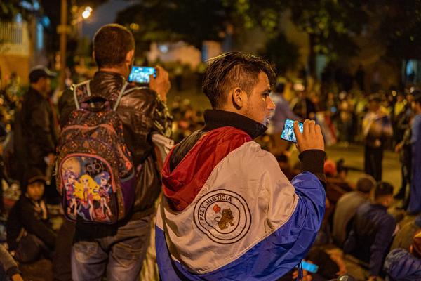 Vigilia de manifestantes con corte de rutas.