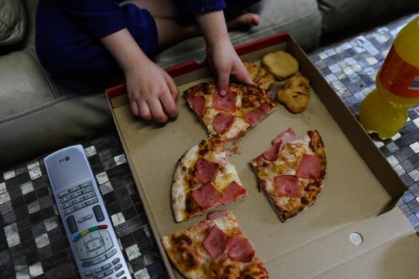 Menú infantil en tiempos de coronavirus: pizza, nuggets y refresco - 7