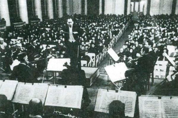 Karl Eliasberg dirige Leningrado de Shostakóvich