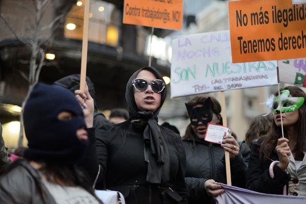 Trabajadoras del sexo se manifiestan, en 2014, Madrid en contra de la ordenanza municipal que incluye la sanción a los clientes. Adolfo Luján 