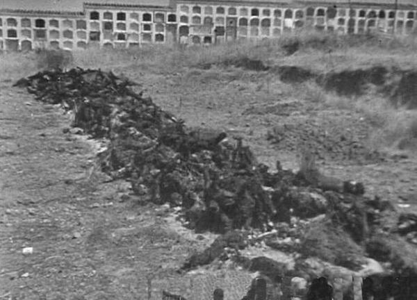 Cadáveres en el cementerio de Badajoz