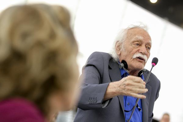 Manolis Glezos
