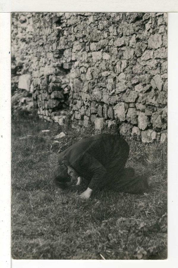 Un citoyen enroulé devant le mur, Asturies 1934