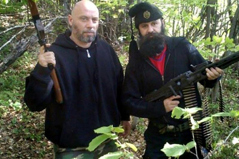 Jivko Ivanov (izquierda) y Bratislav Živković (derecha) posan fuertemente armados. Autor: Jivko Ivanov. Fuente: Instagram
