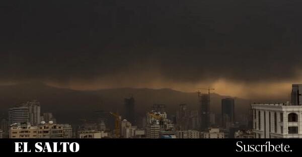 “Guerra química intencional”: lluvia negra tóxica en Teherán tras los bombardeos de instalaciones petroleras