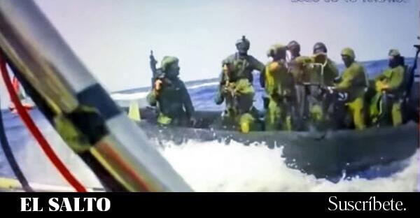 Los soldados israelíes disparan y embisten a los barcos de la Flotilla para poner fin a esta misión