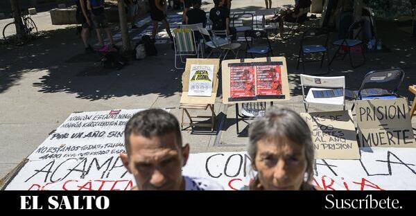 En huelga de hambre frente al Congreso para denunciar el estado de la sanidad en las cárceles