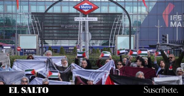 Un grupo de activistas señala en IFEMA la complicidad de la industria de armas con el genocidio palestino
